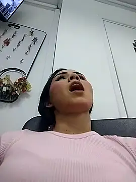 Natty roberts  online show from February 27, 2026, 9:48 pm