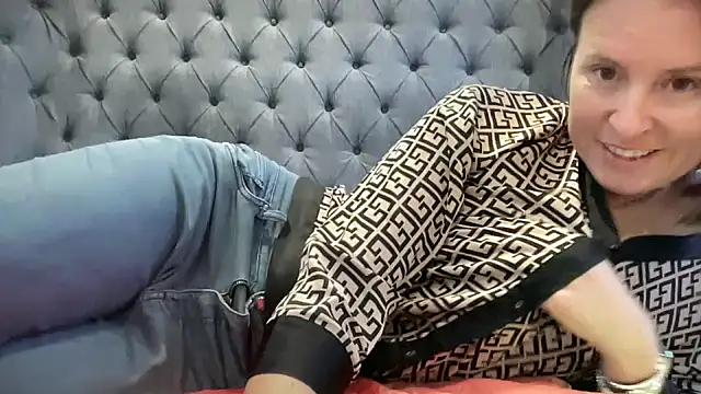 Snapshot of eatmypie69 chatting on November 7, 2025, 8:58 am eatmypie69 online show from November 7, 2025, 8:58 am