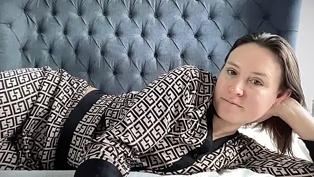 Snapshot of eatmypie69 chatting on November 10, 2025, 12:04 pm eatmypie69 online show from November 10, 2025, 12:04 pm