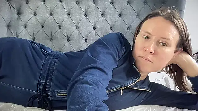 Snapshot of eatmypie69 chatting on November 12, 2025, 10:48 am eatmypie69 online show from November 12, 2025, 10:48 am