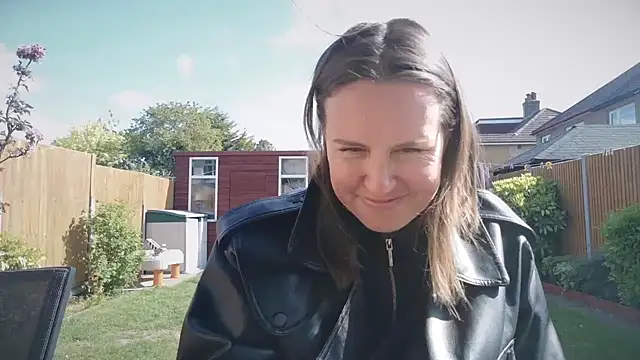 eatmypie69 online show from April 21, 2026, 9:26 am