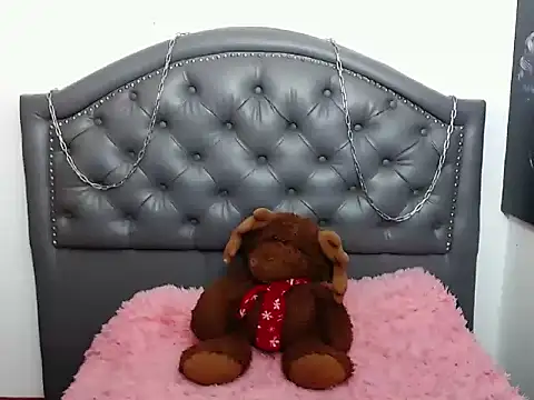 angellyhorny online show from December 14, 2025, 9:41 pm