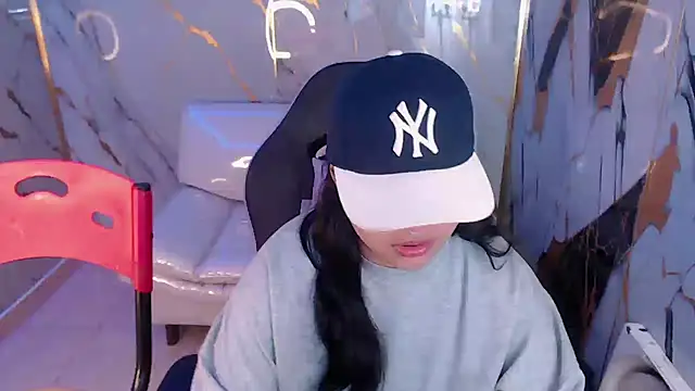 Snapshot of melany_rouse18 chatting on October 4, 2025, 1:53 pm melany rouse18 online show from October 4, 2025, 1:53 pm