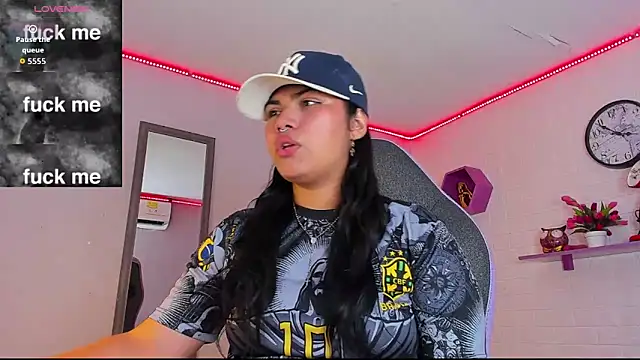 Snapshot of melany_rouse18 chatting on October 7, 2025, 12:52 am melany rouse18 online show from October 7, 2025, 12:52 am