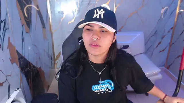 Snapshot of melany_rouse18 chatting on October 31, 2025, 11:22 am melany rouse18 online show from October 31, 2025, 11:22 am