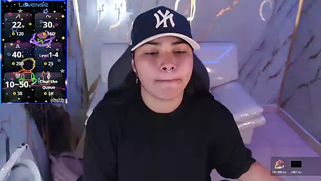 Snapshot of melany_rouse18 chatting on November 1, 2025, 2:02 am melany rouse18 online show from November 1, 2025, 2:02 am