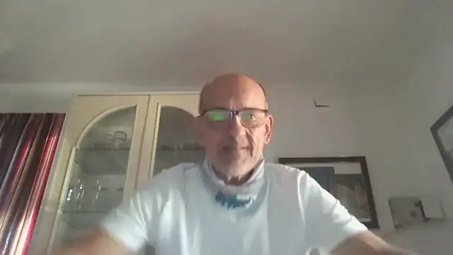 Snapshot of llopaco chatting on October 15, 2025, 1:44 pm llopaco online show from October 15, 2025, 1:44 pm