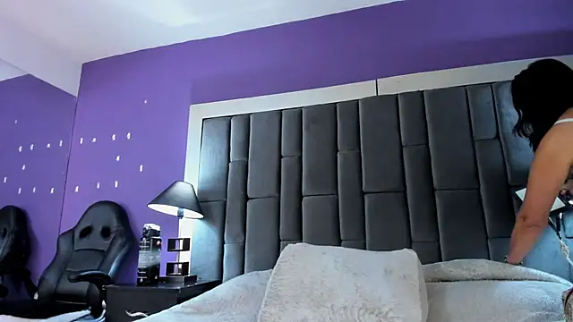 Aisha Nowak online show from March 4, 2025, 8:27 pm