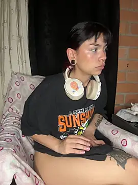 Snapshot of lily_sex-- chatting on October 3, 2025, 5:48 am lily sex-- online show from October 3, 2025, 5:48 am