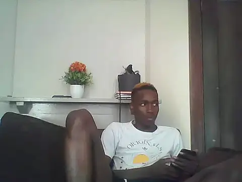 Snapshot of MpVitaminD chatting on October 8, 2025, 6:11 am MpVitaminD online show from October 8, 2025, 6:11 am