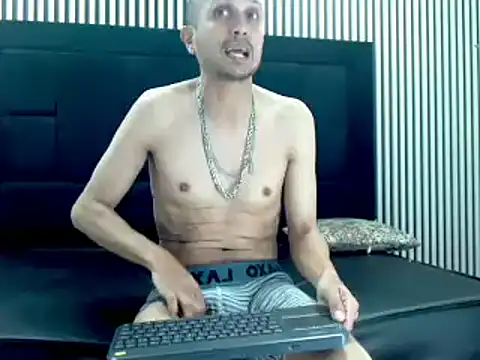 Snapshot of JhonTorres018 chatting on February 18, 2025, 6:48 am JhonTorres018 online show from February 18, 2025, 6:48 am