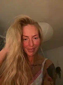 Fiery Blonde LexiX online show from October 20, 2025, 9:59 pm