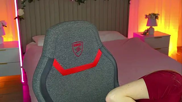 EveMundie online show from October 28, 2025, 12:09 pm