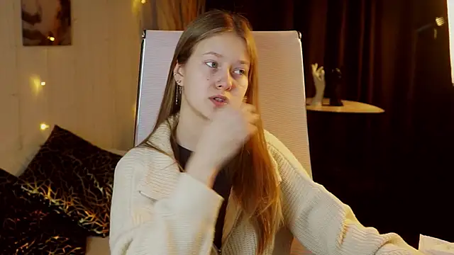 EveMundie online show from December 17, 2025, 7:47 am