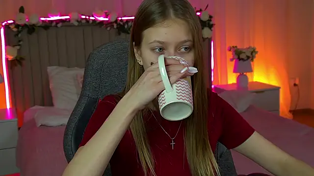 EveMundie online show from December 23, 2025, 9:51 am