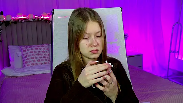 Snapshot of EveMundie chatting on February 5, 2026, 6:29 am EveMundie online show from February 5, 2026, 6:29 am