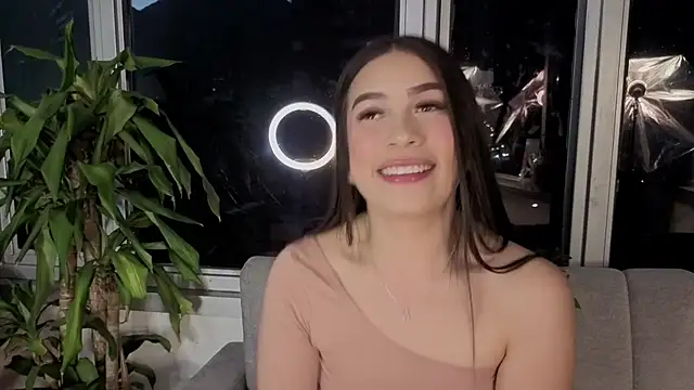 Snapshot of Ivanna_West chatting on September 23, 2025, 10:29 am Ivanna West online show from September 23, 2025, 10:29 am