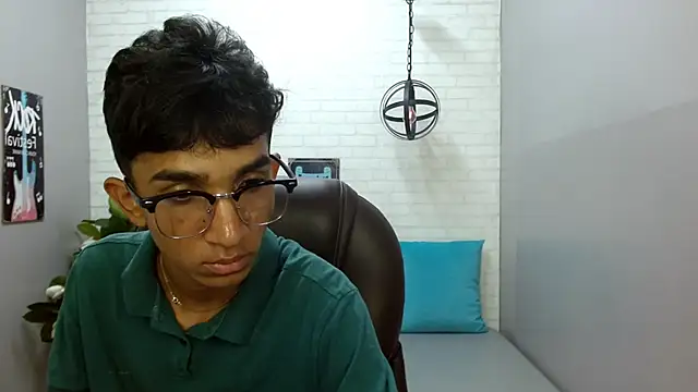 Snapshot of Martin_Linares chatting on February 17, 2025, 5:43 pm Martin Linares online show from February 17, 2025, 5:43 pm