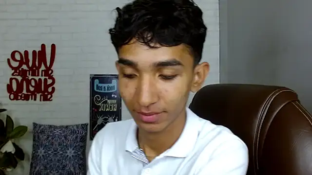 Snapshot of Martin_Linares chatting on February 21, 2025, 1:44 pm Martin Linares online show from February 21, 2025, 1:44 pm