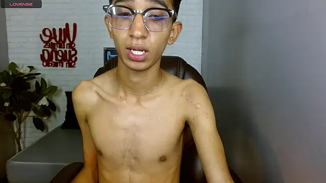 Snapshot of Martin_Linares chatting on February 24, 2025, 4:47 pm Martin Linares online show from February 24, 2025, 4:47 pm