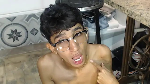 Snapshot of Martin_Linares chatting on March 8, 2025, 4:28 pm Martin Linares online show from March 8, 2025, 4:28 pm