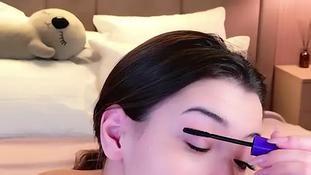 Alice Deleon online show from November 24, 2025, 6:13 am