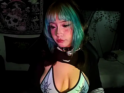 Snapshot of blue_katt chatting on September 19, 2025, 10:10 pm blue katt online show from September 19, 2025, 10:10 pm