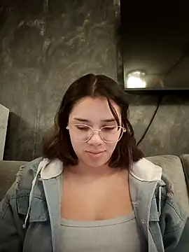 EmmaSulivan online show from November 6, 2025, 12:39 pm