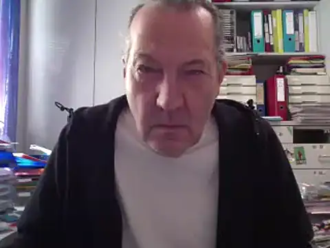 HMStraps01 online show from November 19, 2025, 8:14 am