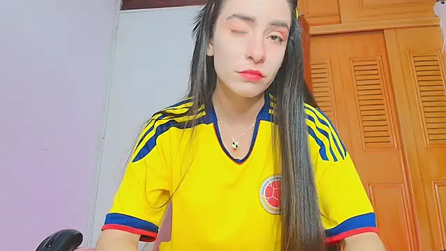 Peach Rose  online show from November 15, 2025, 5:09 pm