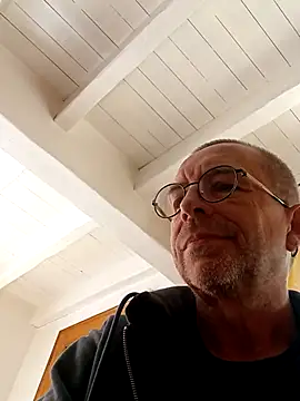 Snapshot of Xavspank2 chatting on October 9, 2025, 12:03 pm Xavspank2 online show from October 9, 2025, 12:03 pm