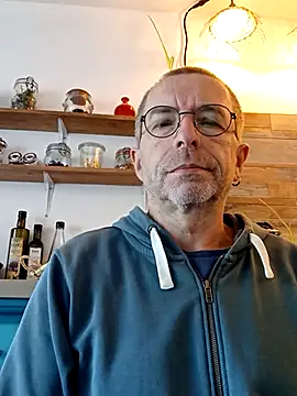 Snapshot of Xavspank2 chatting on October 15, 2025, 10:04 am Xavspank2 online show from October 15, 2025, 10:04 am