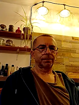 Snapshot of Xavspank2 chatting on November 15, 2025, 4:03 pm Xavspank2 online show from November 15, 2025, 4:03 pm