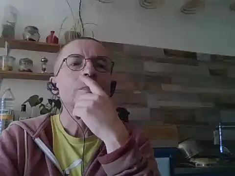 Xavspank2 online show from April 15, 2026, 1:18 pm