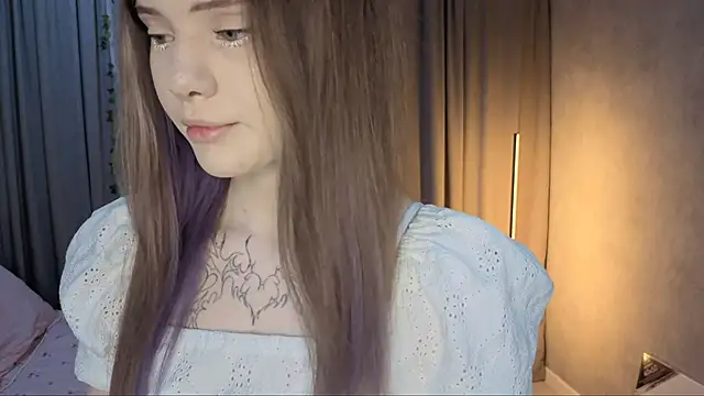 Snapshot of CarolinePepper chatting on April 15, 2026, 2:13 pm CarolinePepper online show from April 15, 2026, 2:13 pm