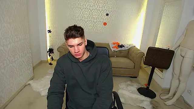 Snapshot of MaxKaiden chatting on October 28, 2025, 5:44 am MaxKaiden online show from October 28, 2025, 5:44 am