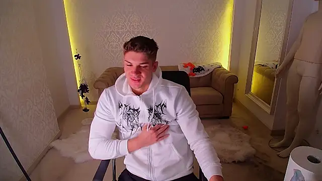 Snapshot of MaxKaiden chatting on November 2, 2025, 5:21 am MaxKaiden online show from November 2, 2025, 5:21 am