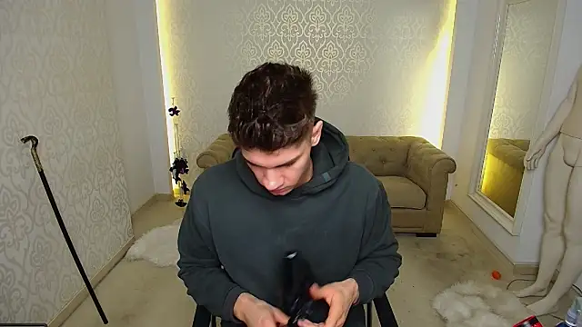 Snapshot of MaxKaiden chatting on November 11, 2025, 6:02 am MaxKaiden online show from November 11, 2025, 6:02 am