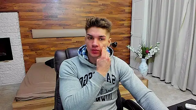 Snapshot of MaxKaiden chatting on March 16, 2026, 7:01 am MaxKaiden online show from March 16, 2026, 7:01 am