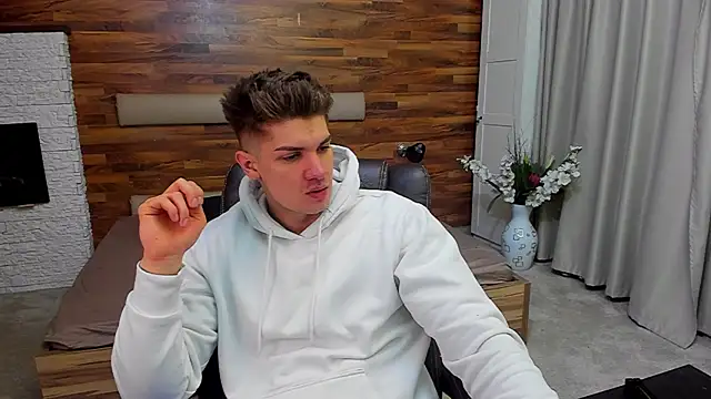 Snapshot of MaxKaiden chatting on March 17, 2026, 6:17 am MaxKaiden online show from March 17, 2026, 6:17 am