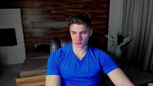 Snapshot of MaxKaiden chatting on March 18, 2026, 5:21 am MaxKaiden online show from March 18, 2026, 5:21 am