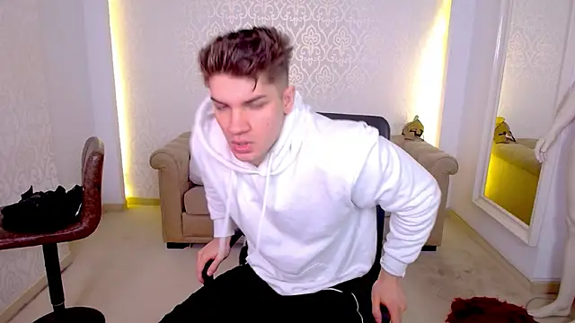 Snapshot of MaxKaiden chatting on April 11, 2026, 4:39 am MaxKaiden online show from April 11, 2026, 4:39 am