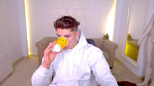 Snapshot of MaxKaiden chatting on April 11, 2026, 9:13 am MaxKaiden online show from April 11, 2026, 9:13 am