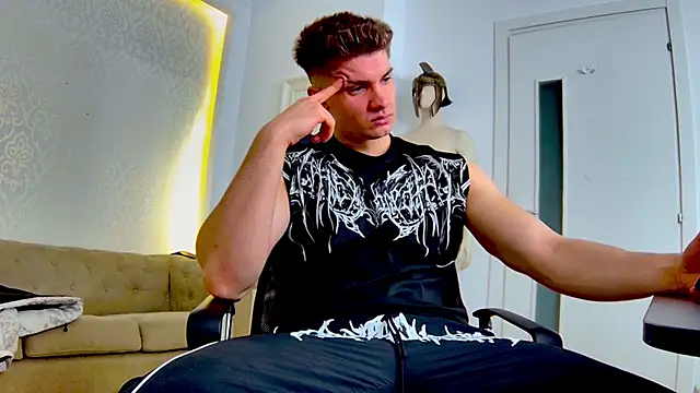 Snapshot of MaxKaiden chatting on April 16, 2026, 4:13 am MaxKaiden online show from April 16, 2026, 4:13 am