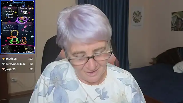 Snapshot of Sandra_Snowflake chatting on October 6, 2025, 4:48 pm Sandra Snowflake online show from October 6, 2025, 4:48 pm