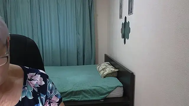 Snapshot of Sandra_Snowflake chatting on October 27, 2025, 12:20 pm Sandra Snowflake online show from October 27, 2025, 12:20 pm