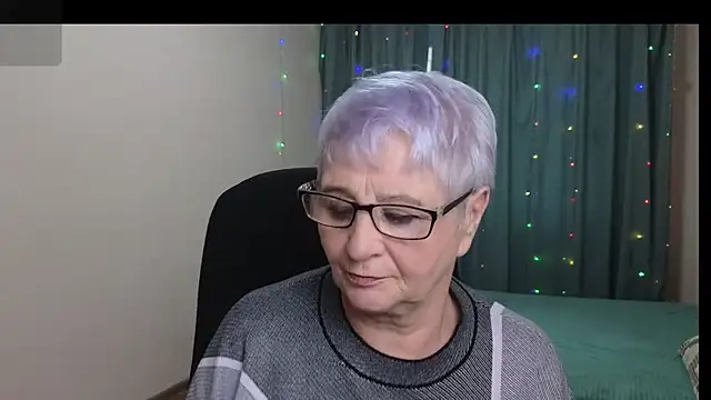 Snapshot of Sandra_Snowflake chatting on November 5, 2025, 11:32 am Sandra Snowflake online show from November 5, 2025, 11:32 am