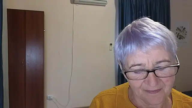 Snapshot of Sandra_Snowflake chatting on November 9, 2025, 5:06 am Sandra Snowflake online show from November 9, 2025, 5:06 am