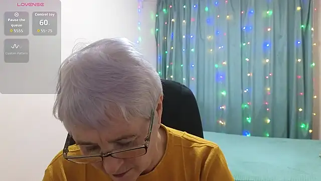 Snapshot of Sandra_Snowflake chatting on November 13, 2025, 11:53 am Sandra Snowflake online show from November 13, 2025, 11:53 am