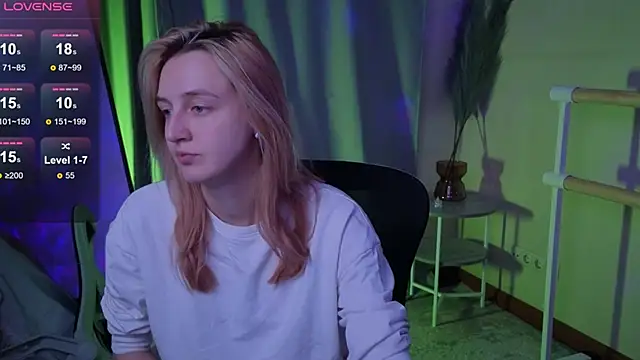 aishiro online show from November 28, 2025, 9:12 am